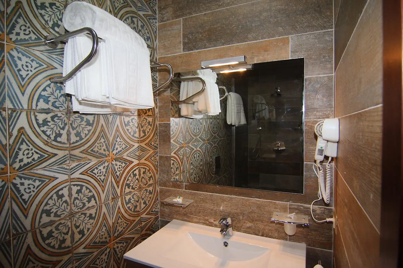 Hotel Boutique Restaurant Gloria Tirana